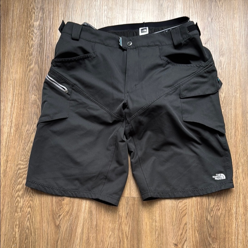 The North Face Men's Black Cargo Mountain Bike Shorts with Padding